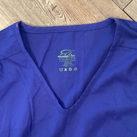 Iguana Size Large Med Scrubs - Picture 3 of 5